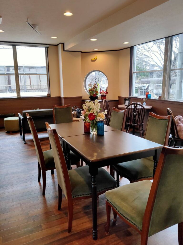 喫茶FRUITFUL COFFEEの店内です。レイアウトが季節で変わったりします。